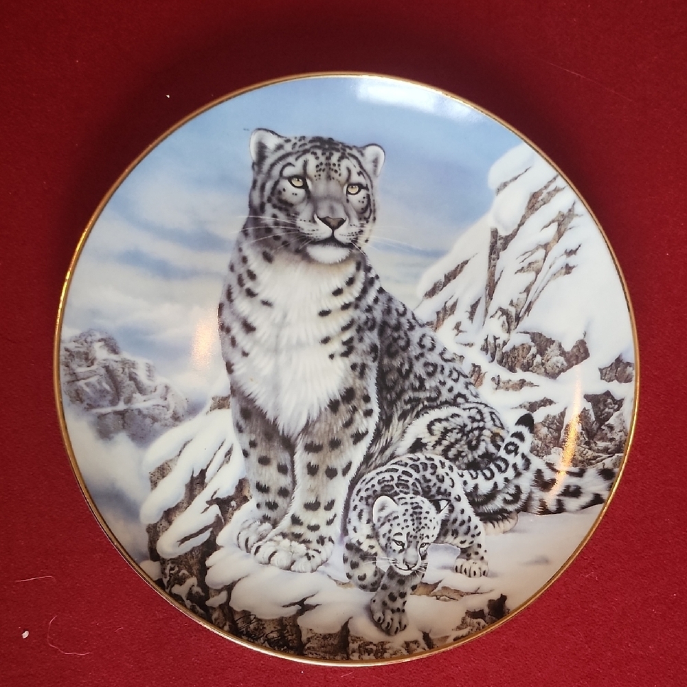 Snow Leopard Decorative Plate